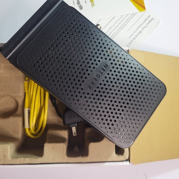 Netgear N600 WiFi Cable Modem Router 802. - Picture 7 of 7